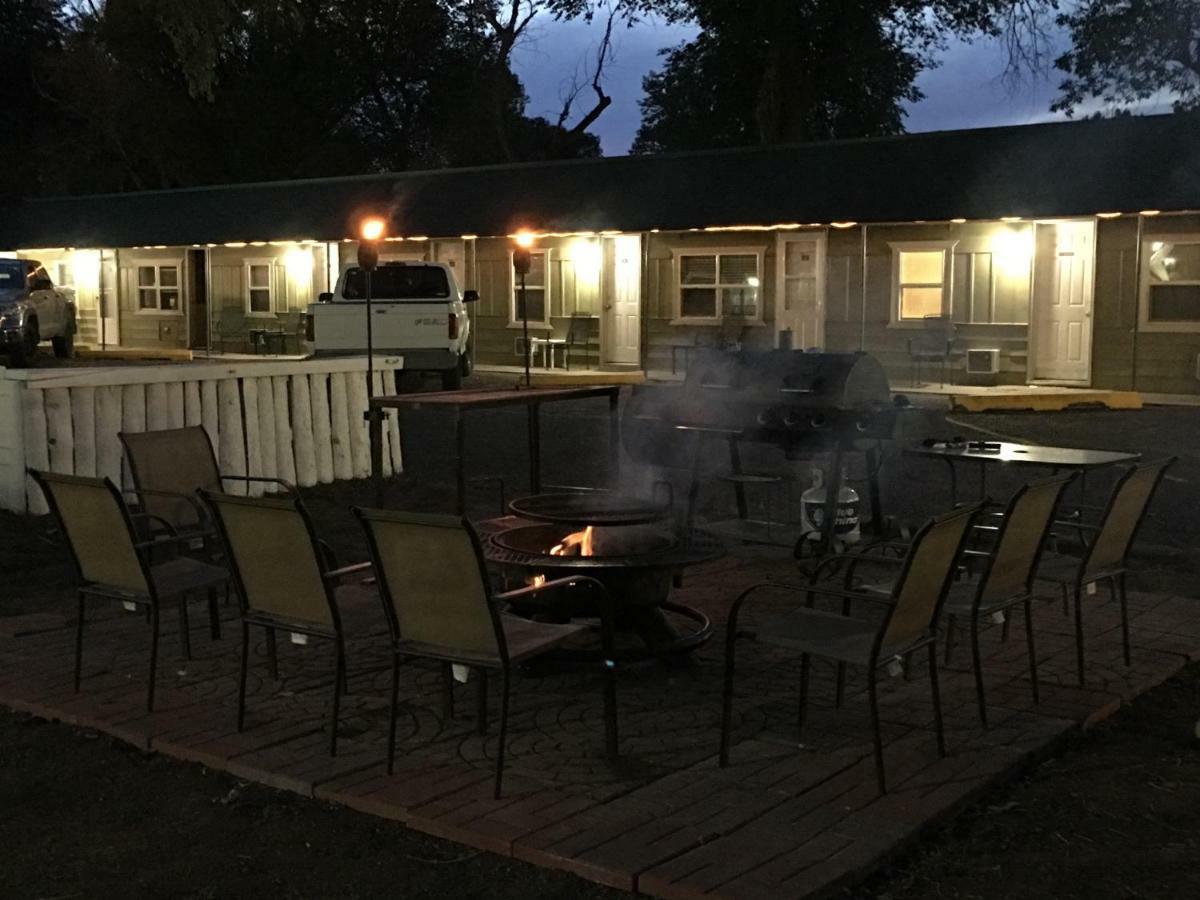 The Ol' Wyoming Motel Ривъртън Екстериор снимка