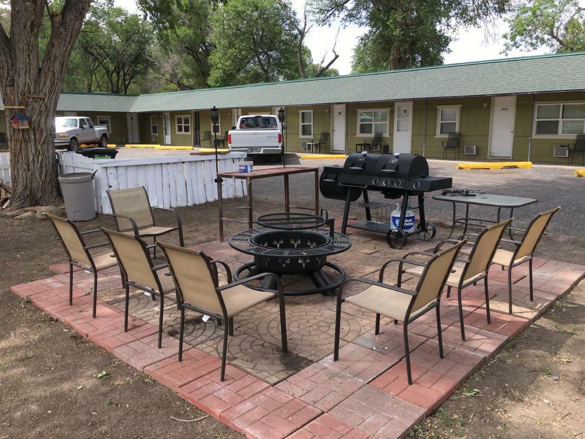 The Ol' Wyoming Motel Ривъртън Екстериор снимка